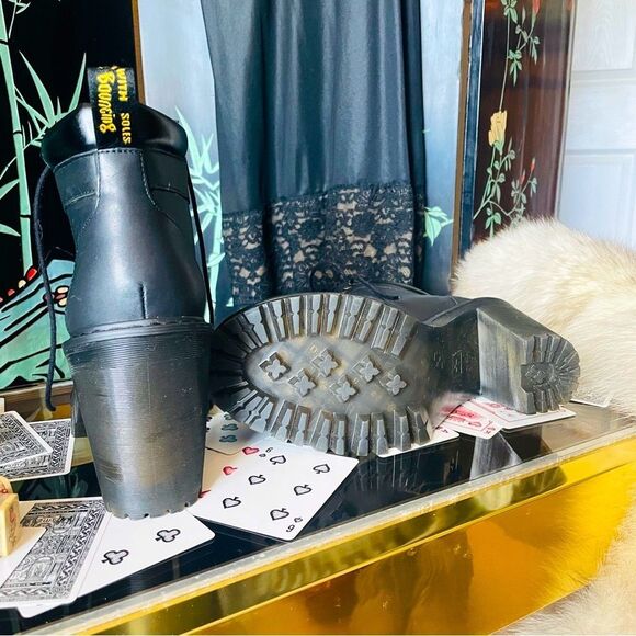 ♥️ Dr. Martens Averil Black Leather Heeled
Platform Boot Women Sz 8 Chunky - Picture 13 of 16